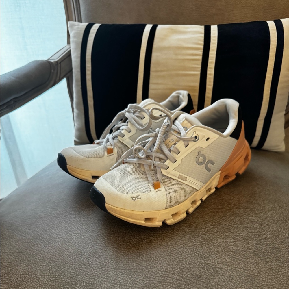On Cloud Cloudflyer 4.0 sz 6 women’s